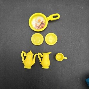 Vtg Barbie Dollhouse Replacement Yellow Plates Pitchers Cup Pan